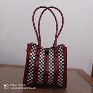 Tas Anyaman Jali Warna Kombinasi Merah Putih Hitam Wanita Motif Delisa by Juragan Tas Anyaman