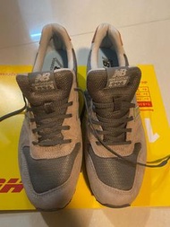 New Balance 996