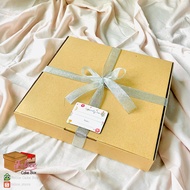 Code: BPB330 PIZZA BOX PACKAGE + 1 INCH GOLD SILVER RIBBON + GIFT CARD HAMPERS BOX PACKAGE/ HAMPERS 