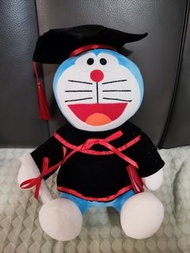 哆啦A夢畢業公仔