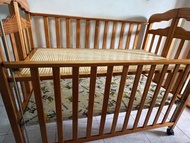 二手 實木嬰兒床 上下兩層 側邊圍欄可伸降 自取3000元