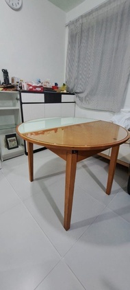 圓形餐枱 （可伸縮）Round Wooden Table