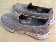 二手良品 " 8.5成新 SKECHERS (女) 健走系列 GO WALK 5 " 售價 788元
