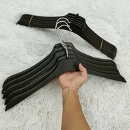 Clothes hangers and flat shoulder plastic hangers help save hanging space, the hook head rotates 360