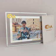 Jay Chou's autographed 6-inch photo with certificate. You ca Jay Chou Autographed 20cm Photo with Certificate Can Scan Code to Inquire Friends Birthday Gifts 4-26-10