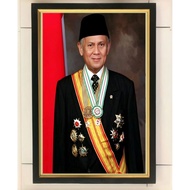 Modern bj Habibie poster wall decoration plus frame size 53/35