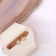 Aru Light Jewelry Mini 18k Gold (Yellow) Small Flower Diamond Earrings Natural Made In Japan GE00010