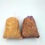 台灣檜木屑邊角香料，可分裝製作成香包，兩包一起出清
