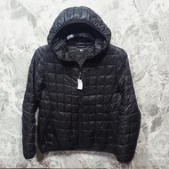 jaket UNIQLO black bulang polos outdoor ultralight sz M