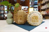 {茗若居普洱茶} 2023年勐海古茶源茶廠【乾兔無量】【勐海班章喬木生態圓茶】【古法製茶，典藏珍品】普洱生餅茶【357克