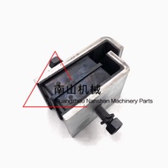 Hitachi Excavator Parts EX200-2 Engine Support EX200-1 EX200-2 EX200-3 Engine Mount Front Rubber Mou