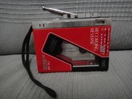 紅色的 日本sanyo 古早卡式收錄放音機   M1800F  (請看說明)