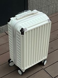 20吋白色現貨行李箱  全新登機行李箱  20吋白色輕身行李箱  20吋白色廉航登機行李箱 特價全新行李箱🧳 hand carry 20”luggage 20inch baggage ✈️🧳