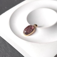 紅超七蛋面吊墜。微瑕