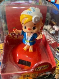出前一丁太陽能搖擺公仔