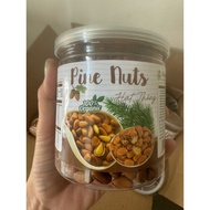 Pine nuts are delicious, pine nuts are filled with pine nuts to make ingredients, the more delicious