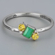 14 kt white gold ring with emerald, sapphires and diamonds