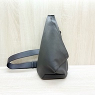 LOEWE煙灰牛皮銀釦Anton三角直立胸背包