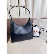P230
Coach Coach Brooklyn Shoulder Bag​​
Coach Brooklyn Shoulder Bag, Soft Touch Durable, Retro Eleg