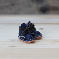 【穎川手創】迷你小鞋吊飾/馬丁鞋/鑰匙圈/DIY材料包 (裁片有打孔) PKIT SH001 手縫皮革材料包-靛藍色