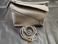 包順豐站/櫃，Loewe puzzle small 灰色新款