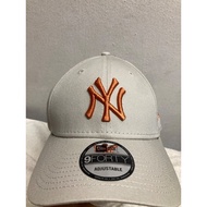 New Era 9Forty NY Yankees Beige Cap Brown Logo