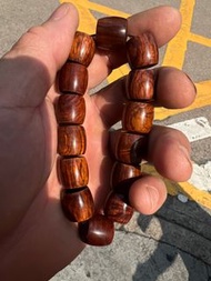 降香黃檀/海南黃花梨 Dalbergia odorifera T.Chen (野生油梨老形 (15  x 15 mm 筒珠手串）「精拋光」紫油梨（水波紋）「陽光相片」