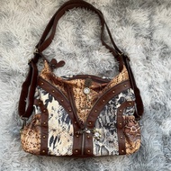 Angel Kiss Retro Rivet Pattern Punk Backpack Commuter Large Capacity Tote Diagonal Bag