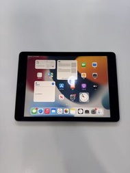 iPad 6代 9.7吋 WiFi 32GB 黑色 左下角玻璃裂 內屏幕正常使用(不影響日後任何操作和使用 ) 有店開單寫明保6個月加15日質量包退包換保障可以使用組合式付款有同事派送服務派送都可以任
