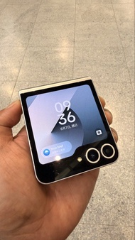 Samsung Galaxy Z Flip 6 256Gb 95% new 港行雙卡 非常新淨 屏幕冇光點冇死點冇黑點 冇壞過冇維修Over Warranty  盒掉咗 有原裝快充線  就我交易地點二