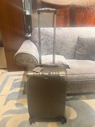 Elle  20 吋行李箱 Elle 20 inch luggage 55 x 35 x 23cm