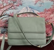 คลังเจแปนพรีเมี่ยม กระเป๋าหนังแท้สีฟ้าแบรนด์แท้DKNYสายสะพายยาวปรับได้