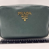 Prada 粒面小牛皮相機包