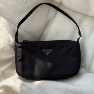 Prada黑色尼龍手提腋下包