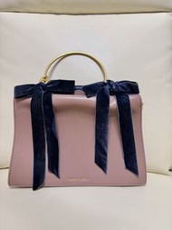 全新Charles & Keith 蝴蝶結手袋 小ck 有吊牌 金屬手挽
