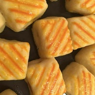 TART NANAS CUBE CAIR DI MULUT