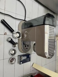 Delonghi 半自動咖啡機