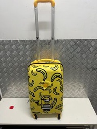 二手系列：Delsey 20吋小黃人系列行李箱； second hand Delsey 20 inch luggage 55 x 34 x 23cm
