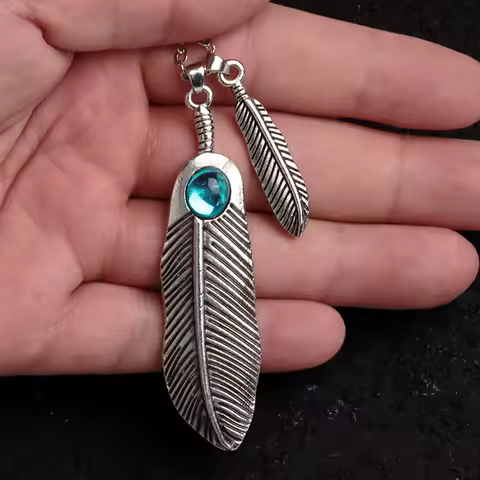 Resident Evil 2 Necklace Cosplay Limited Edition Claire Redfield Feather Shape Pendant Souvenir Coll