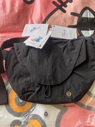 Lululemon black curved bag