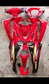 ชุดสีเวฟ125S สีแดง-ดำ + อก 03 ติดสติ๊กเกอร์เคลือบเงาแท้ หน้ากากหน้ากลม มน(รูกุญแจกลม)