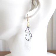 タティングコードの三連ピアス・湖畔の森