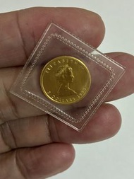 1988年1/10安士楓葉金幣！成色999.9純黃金！重量8.3分（即3.11克）！一面英女皇伊利沙伯二世年青肖像！另一面加拿大象徵的楓葉！全新未開封！