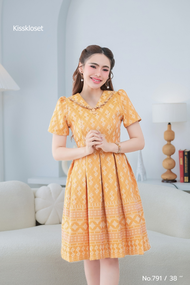 ชุดเดรสผ้าทอลายขอพระราชทาน คอกล้วยแต่งหยัก ทรงกระโปรงจับจีบทวิส อัดกาวทั้งชุด ทุกชิ้น ซิปซ่อนหลัง (S