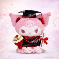 現貨🐰🐰正版Sanrio Kuromi畢業公仔 32cm可繡名字 學士服畢業禮物 動漫周邊 Melody Hello Kitty，超人，火影忍者，手織畢業公仔，加菲貓 ，baby yoda, miff