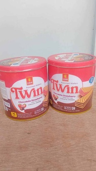 UBM Assorted Wafers Twin Chocolate Strawberry 250 Gram