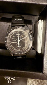 Swatch x Omega snoopy mission to the moon watch