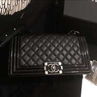 (Sold)Chanel Boy琺瑯扣medium