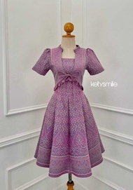 N655 ชุดเดรสผ้าทอลาย คอจีน แต่งกั๊กผูกโบว์เองได้ กระโปรงบาน 8 ชิ้น N655