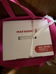 MATSUSHO 松井 品牌生產的 1公升陶瓷蒸燉鍋，型號為 MAT-SP400。